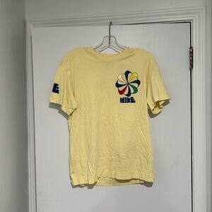 Nike T-Shirt
Polyester
S
Butter Yellow